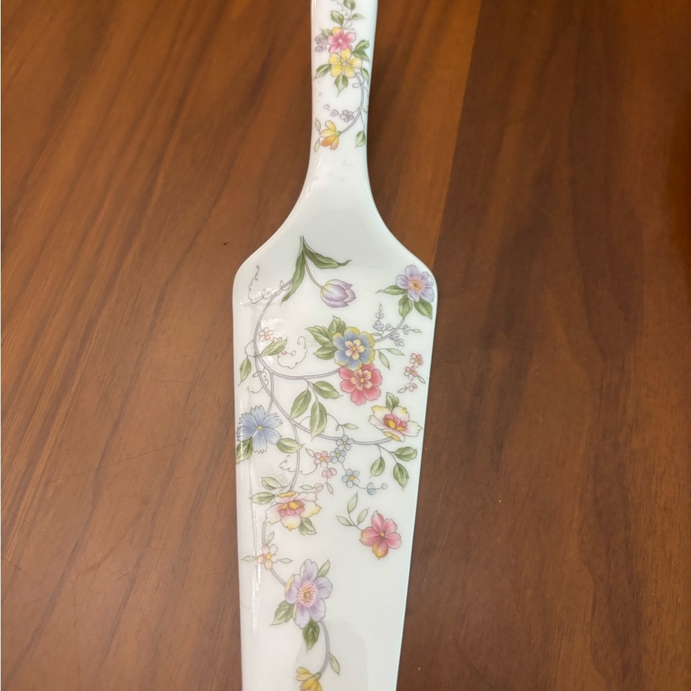 Andrea By Sadek 12” Floral Cake Plate and Server Set with Scalloped Gold Edge - Picture 6 of 6